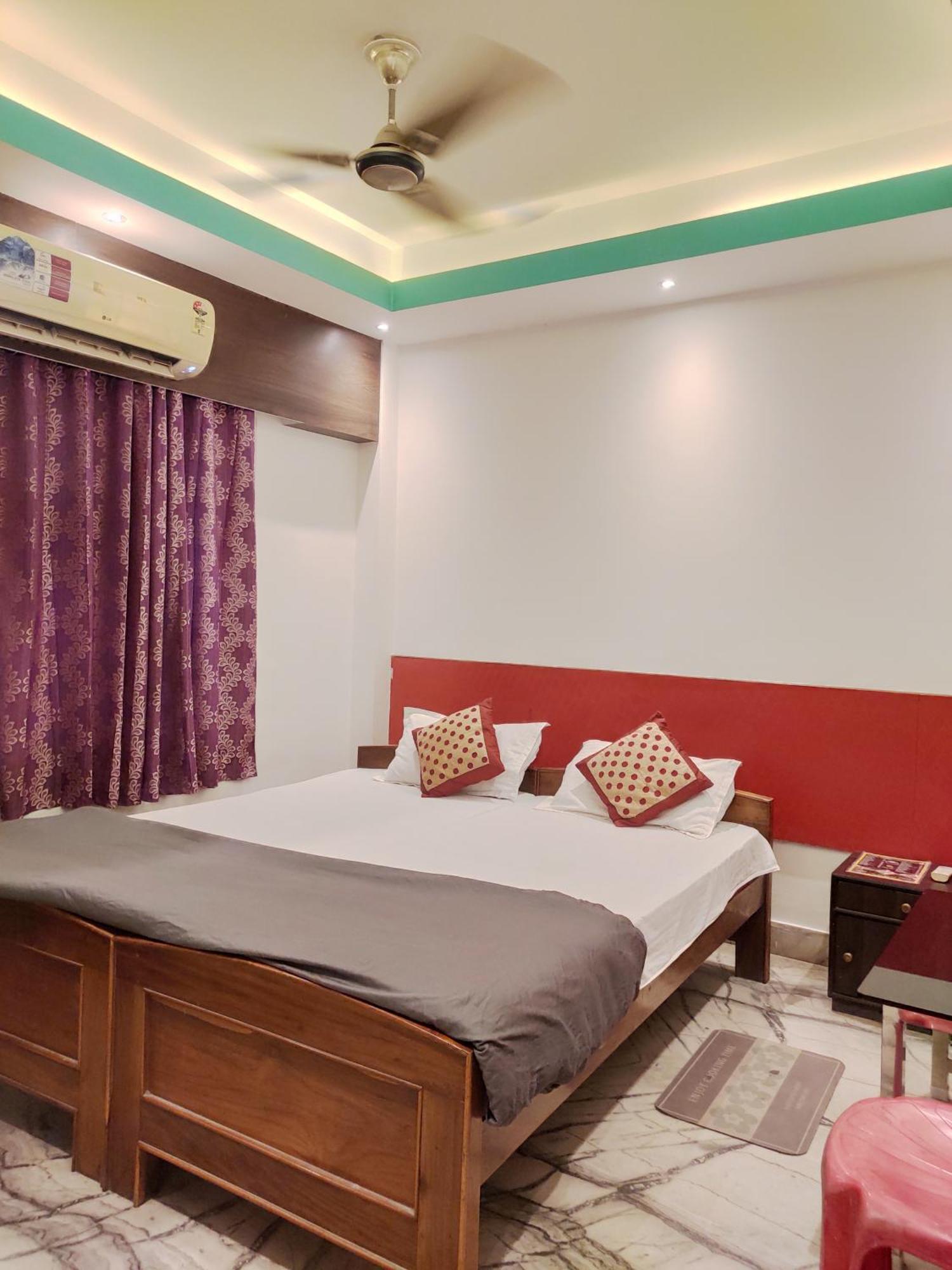 Phoenix Lodge Сіліґурі Екстер'єр фото